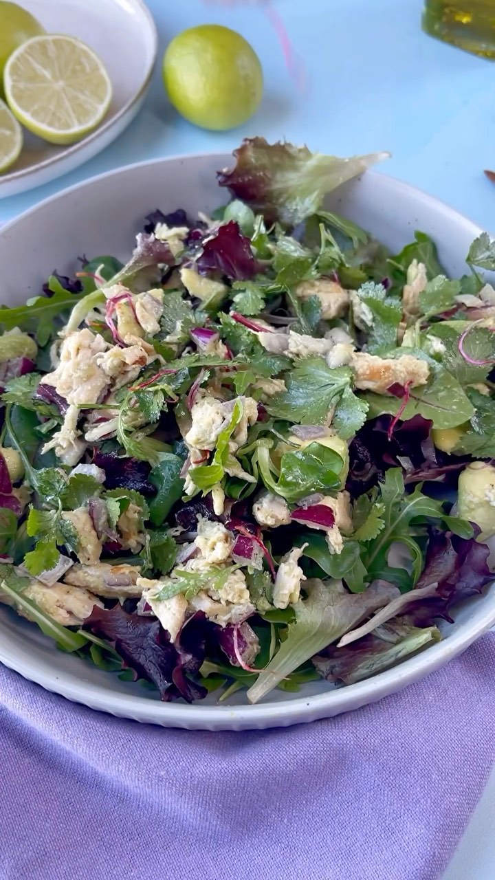 Salade de Poulet Émietté et Avocat