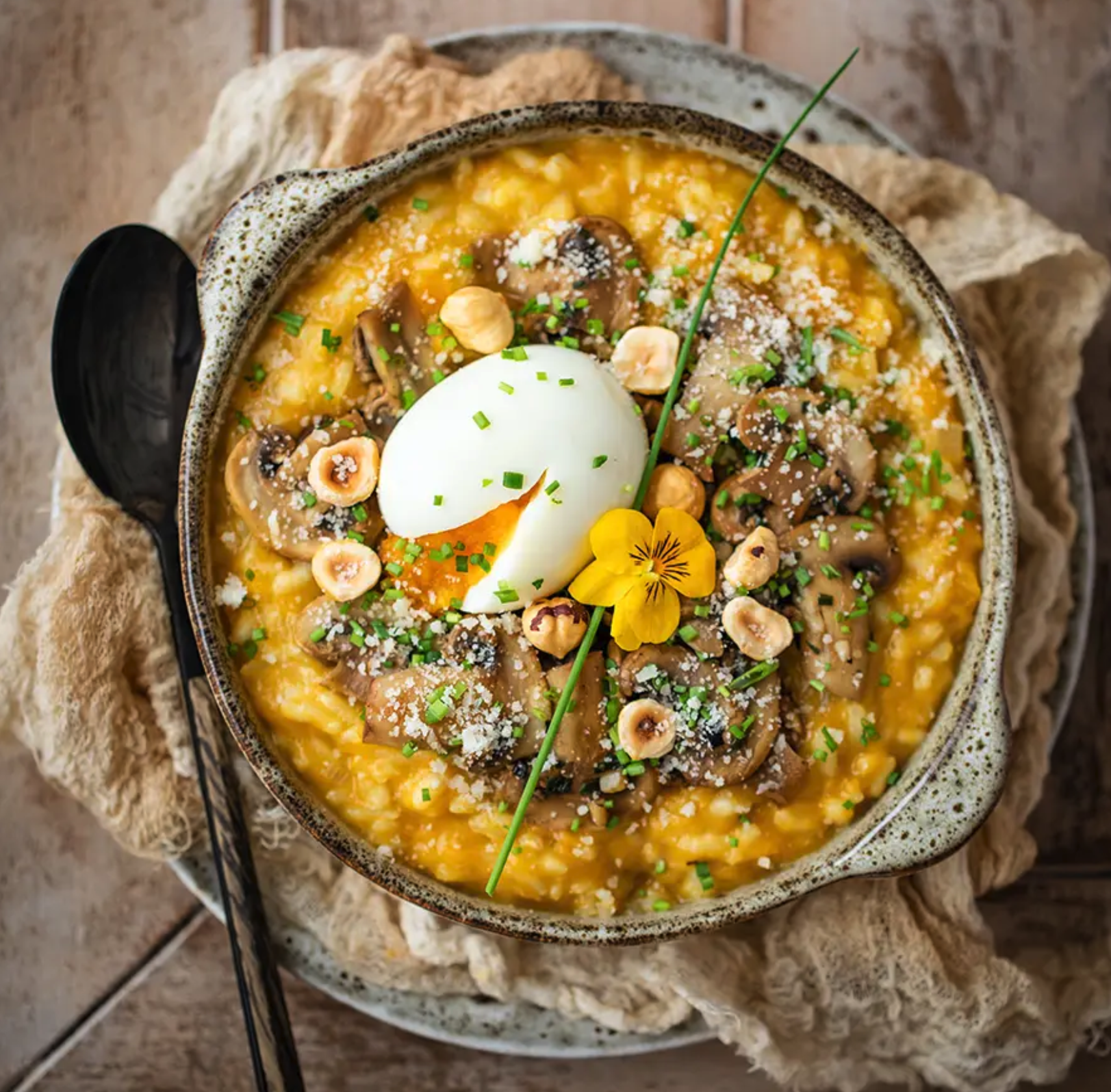 Winter risotto bowl butternut, champignons, noisettes, œufs mollets