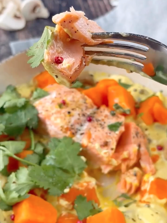 Saumon safrané et patate douce en sauce