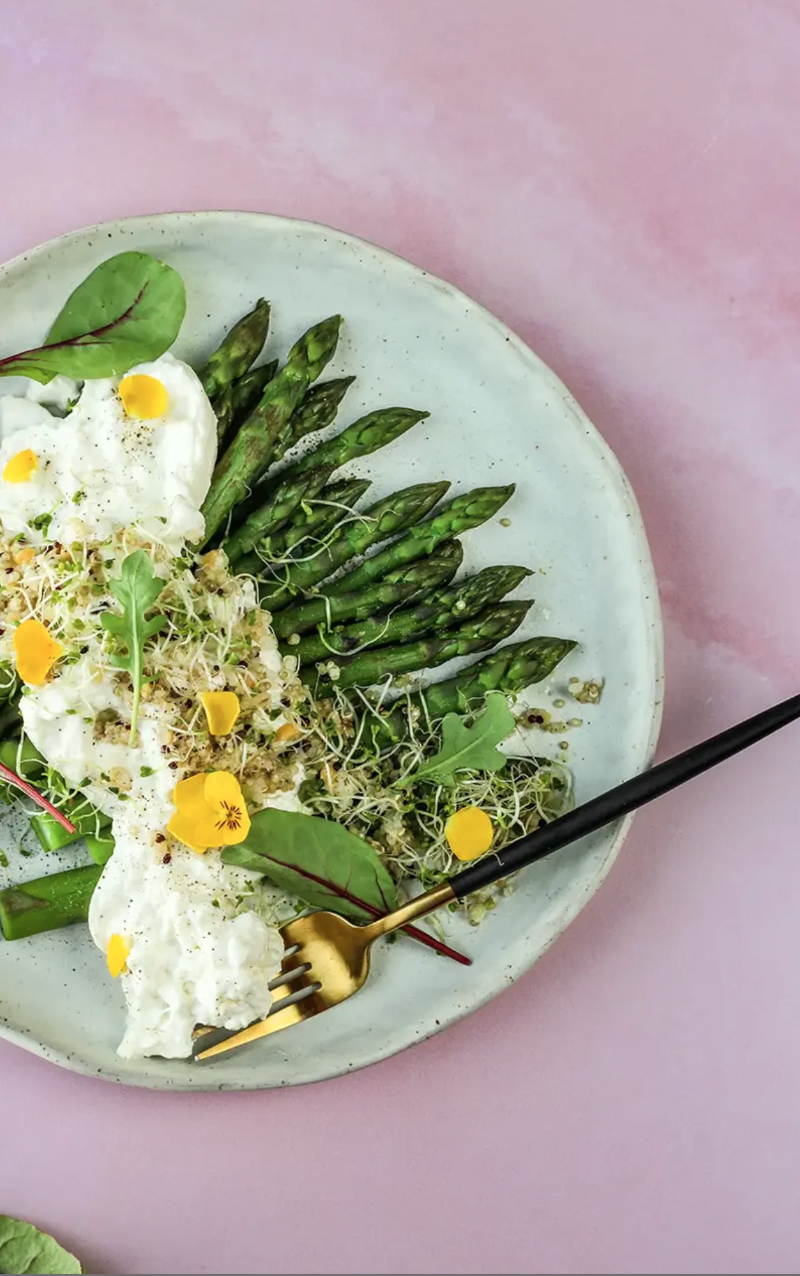 Asperges fondantes et burrata