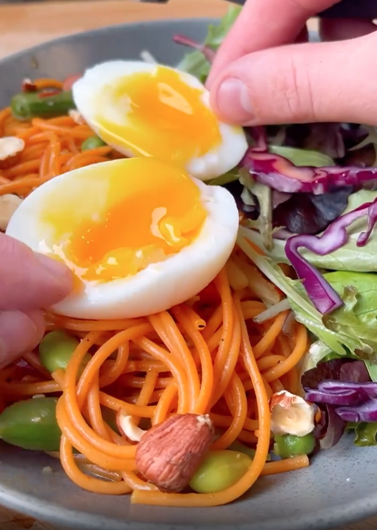 Spaghetti à l’asiatique et oeuf mollet