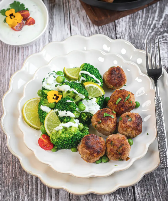 Boulettes de viande hachée et brocolis