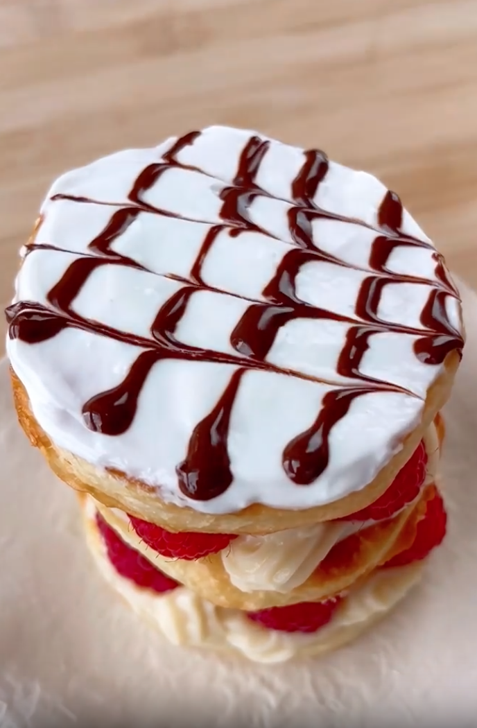 Gâteau façon millefeuille framboise