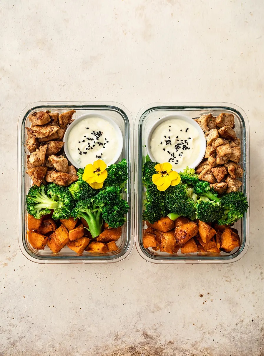 Poulet, patate douce rôtie et brocolis